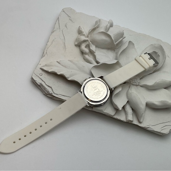 Frenzy New York Love & Peace Watch - Picture 9 of 11